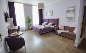 Elegant & Stylish Center Apartments!